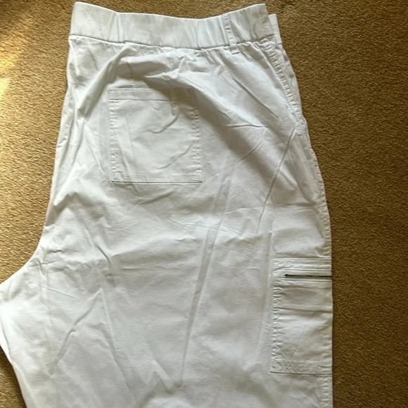 Size 26 White Crop Hi-Rise sits at the waist pants NWT - Picture 3 of 5